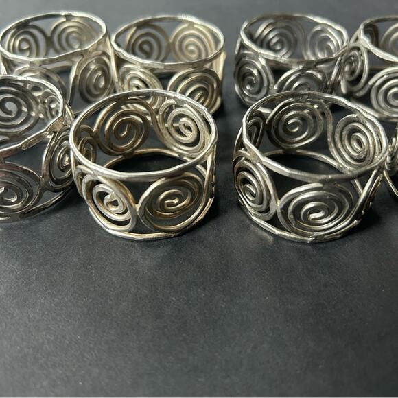 Hammered 90s Style Silver Toned Swirl Napkin Rings, Set of 8 - Picture 6 of 12